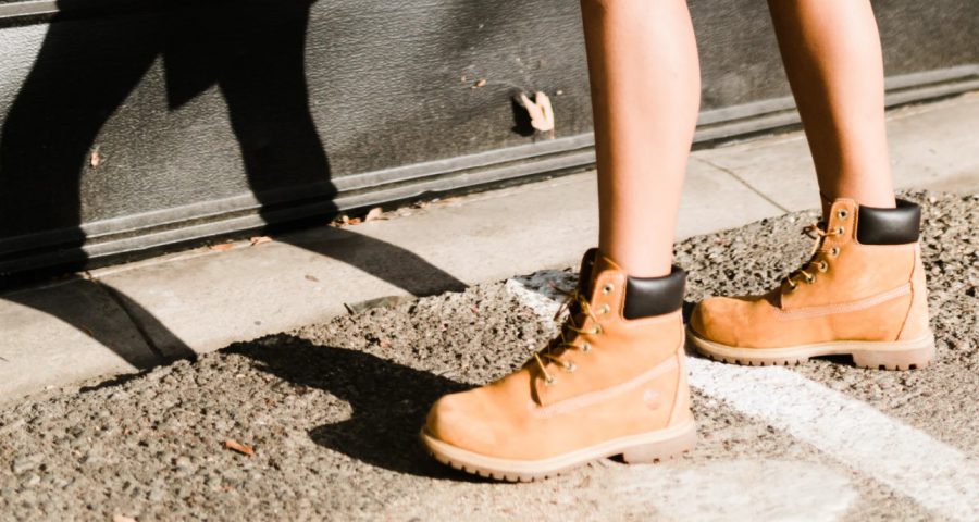 Damskie botki wyprzedaż – kiedy warto polować?